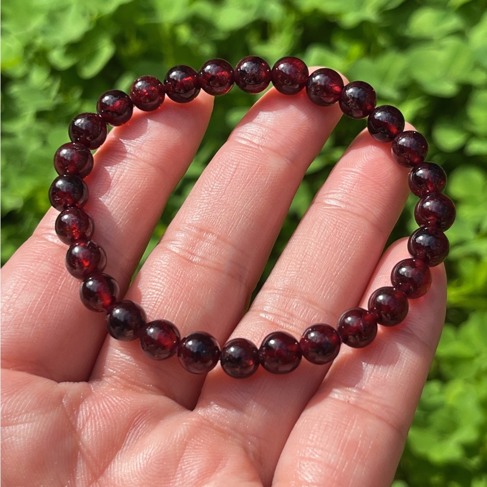 6mm‎ stretchable garnet bracelet
